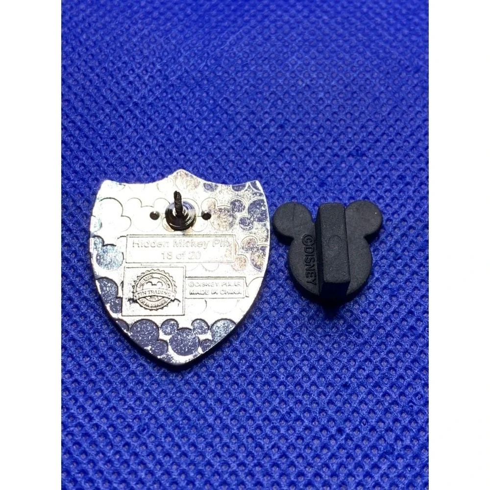 2013 Patriotic Russell Up Silver Chaser Hidden Mickey Disney Pixar Trading pin